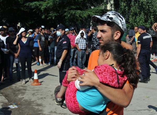 epa04836698 Migrants from the Middle East and Africa wait for documents giving them free passage through Serbia outside a police station in Presevo, near the border with Macedonia, in the south of Serbia, on 08 July 2015. According to reports the route for refugees travelling to the EU through countries in the east of Europe has become busier than the wider publisicised and more dangerous boats being taken across the Mediterranean.  EPA/DJORDJE SAVIC  Dostawca: PAP/EPA.